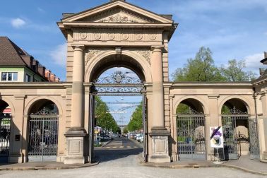 Queer Liegen - unter dem Regenbogen über das Sihlfeld